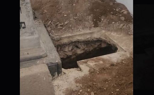 Неизвестные осквернили еврейское кладбище в Дамаске, вырыв яму у могилы раввина Хаима Виталя. Мотивы...