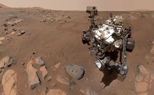 Марсоход NASA обнаружил необычную скалу, получившую название 