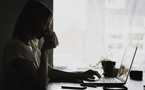 В новом отчете правозащитной организации CyberWell отмечается всплеск антисемитизма в интернете посл...