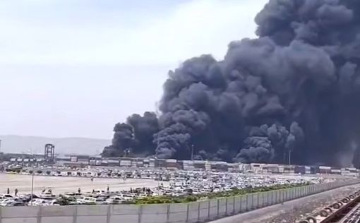Иранское грузовое судно доставило в порт Бендер-Аббас 24 контейнера с перхлоратом натрия, важным ком...