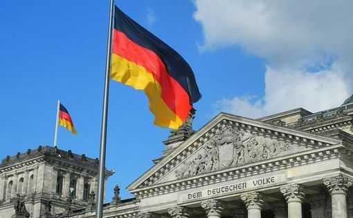 Два жителя Берлина, граждане Ирландии, получили предписания о выезде из страны после того, как были ...