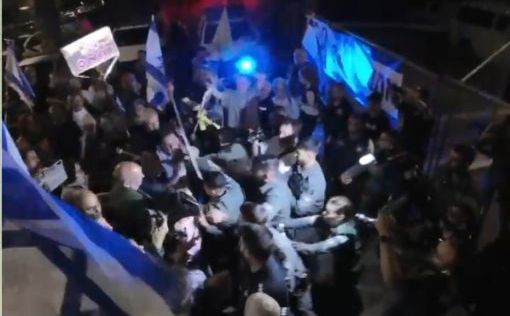 Полиция вступила в непосредственное противостояние с протестующими в мошаве Мазор в преддверии визит...